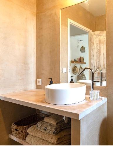Suite Sur La Sorgue ลีล-ซูร์-ลา-ซอร์ก ภายนอก รูปภาพ