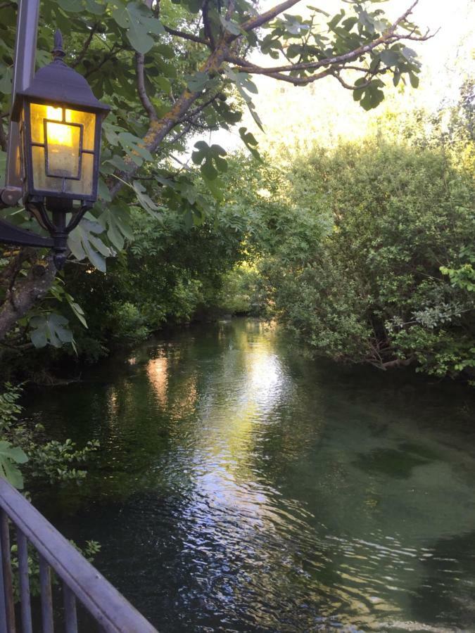 Suite Sur La Sorgue ลีล-ซูร์-ลา-ซอร์ก ภายนอก รูปภาพ